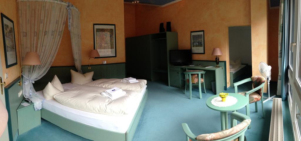 Hotel Reifenstein Kleinbartloff Екстер'єр фото
