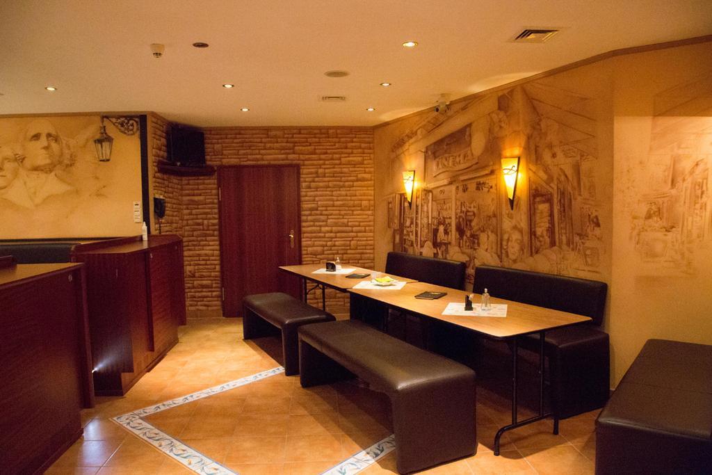 Hotel Reifenstein Kleinbartloff Екстер'єр фото